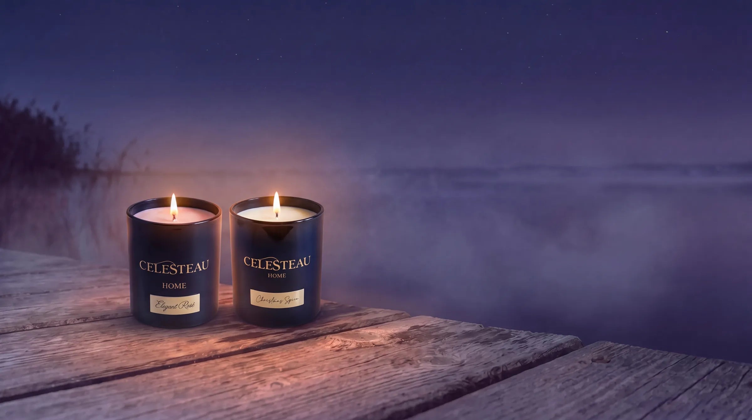 Celesteau Duftkerzen Elegant Rosé und Christmas Spice brennend am Steg zur blauen Stunde